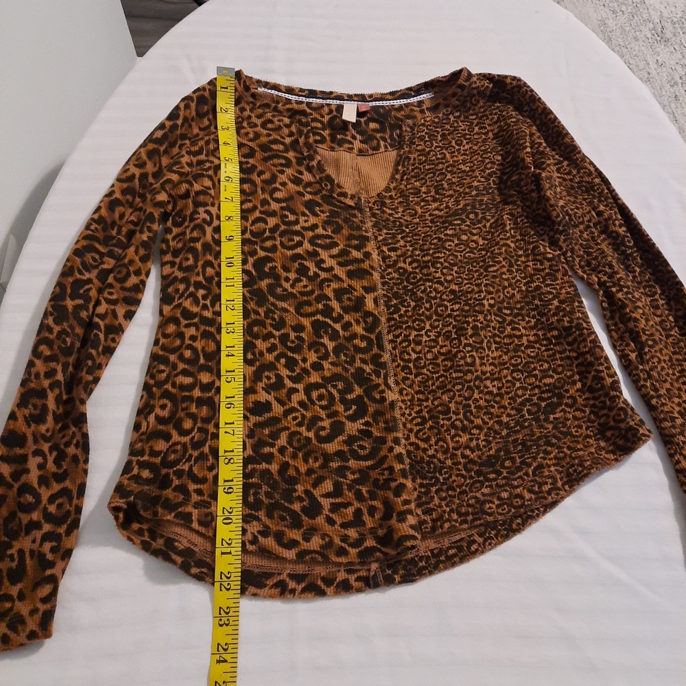 2/$25 - Pilcro Animal print top - Picture 10 of 13
